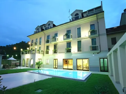 Hotel Villa Savoia Hotels near Dante Metro Station