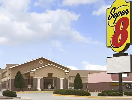 Super 8 by Wyndham Gallup Отели рядом с достопримечательностью «Navajo Code Talkers Museum»