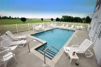 Lancaster Inn & Suites - piscina