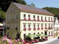 Gasthof & Hotel Goldener Hirsch Hotels in Marktleugast