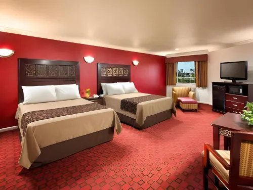 Studio Inn & Suites at Promenade Downey فنادق في Downey