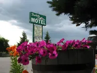 Econo Lodge Inn & Suites