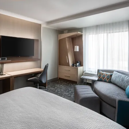 Courtyard Pullman