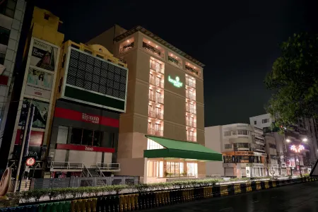 Lemon Tree Hotel, Rajkot Отели рядом с достопримечательностью «ISKCON Rajkot, Sri Sri Radha Neelmadhav Dham»