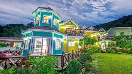 Geoje Herb Pension Отели рядом с достопримечательностью «Hakdong Mongdol Beach»