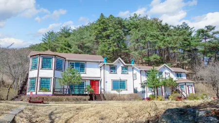 Hongcheon Landscape Pension Отели рядом с достопримечательностью «Hongcheon Saengmyeong Geongang Gwahakgwan»