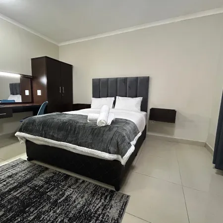 Bayside Suites Hotel Отели рядом с достопримечательностью «Компания Плейхаус»