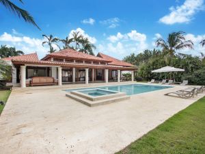 Gorgeous Villa at Casa de Campo – with Large Pool, Chef, Maid and 2 Golf Carts