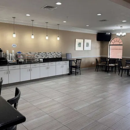 Super 8 by Wyndham Galveston Отели рядом с достопримечательностью «Парк Муди Гарденс Аттракшенс Тем»