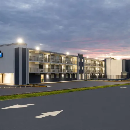 Days Inn & Suites by Wyndham Indianapolis Airport East
