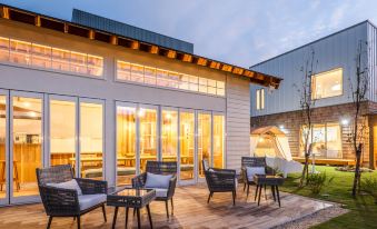 Nagahama Lifestyle Glamping Hotel