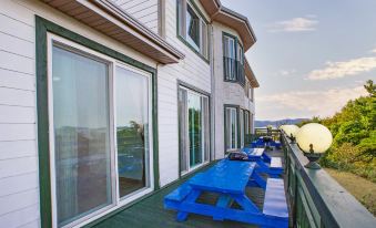 Taean Napoli Pension