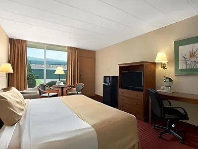 Tesla BioHealing Wellness Hotel & Resort, Ramada by Wyndham Hotels in Butler County
