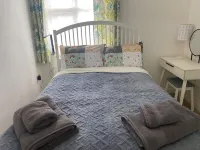 Slough - Sleeps 3 - PetFriendly - Riverside - Bay Hotels in Colnbrook