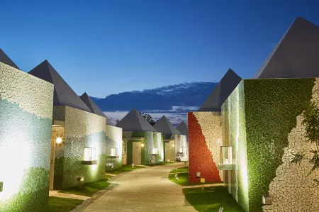 Blanchette Nanki Shirahama