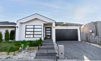 Luxury Home Away from Home 썸네일