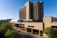 Charleston Marriott Town Center Hotels near Clay Center