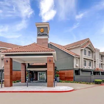 La Quinta Inn & Suites by Wyndham Dallas DFW Airport North