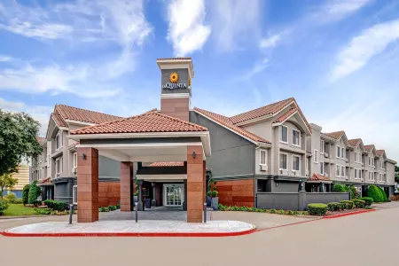 La Quinta Inn & Suites by Wyndham Dallas DFW Airport North