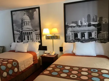 Super 8 by Wyndham Riverside/Kansas City