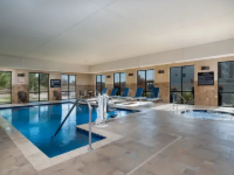 แฮมป์ตัน อินน์แอนด์สวีทส์ ฟอร์ตเวิร์ธ-ฟอสซิลครีก โรงแรมในฟอร์ตเวิร์ธ