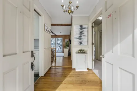 Lakefront Home on Lake Hartwell, private covered dock, ~16 miles from Clemson Отели в г. Андерсон