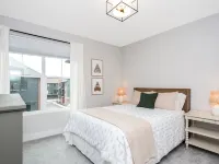 Free Golf Cart! Luxe Townhome Near Grand Park! Hotels in Westfield