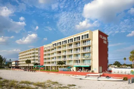 Beach front condo with balcony