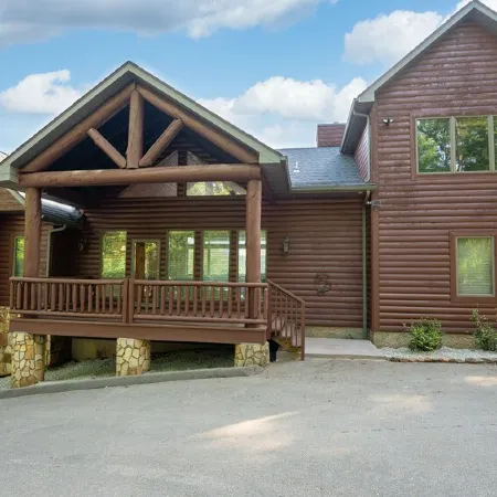 Lakefront Lodge / Cabin / Retreat - Huge Niangua Frontage w/ Beach