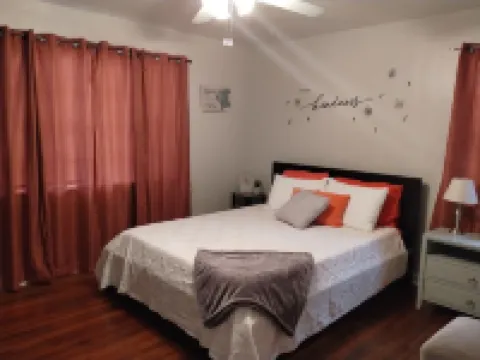 Cute & Cozy Cottage In The Heart of Gulfport