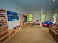 Brand New Listing! Amazing 4 Bedroom Townhome with your own private Hot Tub!!! Hotels in West Dover
