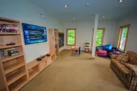 Brand New Listing! Amazing 4 Bedroom Townhome with your own private Hot Tub!!! Hotels in West Dover