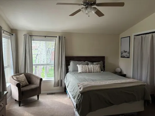 10 minutes to Glacier! Family-friendly home with porch & swing فنادق في Flathead County