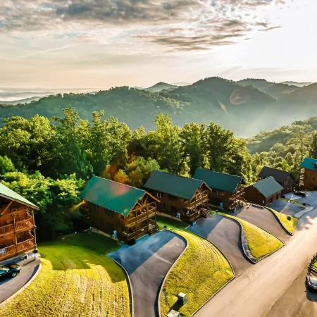 Summer Fun-Mountain View-Pet Friendly- Cozy-Hot-Tub-Wifi-Pool-Fishing-Hiking