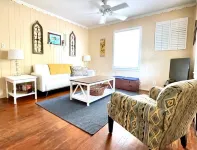 Cute Cottage In The Heart of Gulfport!