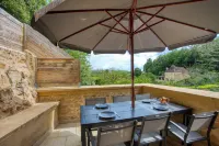 Maison Proche de Sarlat, au Pied du Château de Monfort