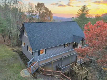 Mountain View ~ Sunsets on the Porch ~ Near Lake Burton!