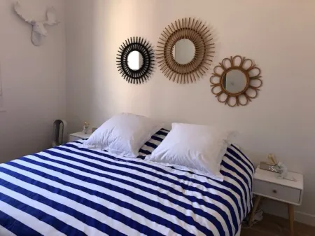 PORQUEROLLES very comfortable apartment ++++ Отели рядом с достопримечательностью «Le port de l'ile de Porquerolles»