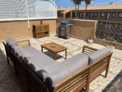 Beautiful modern apartment 1 min from beach