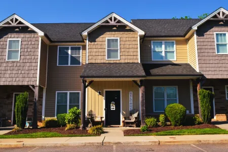 Welcome to your Home Away from Home! Spacious, pet friendly and 15 mins to LU. Отели в г. Форест