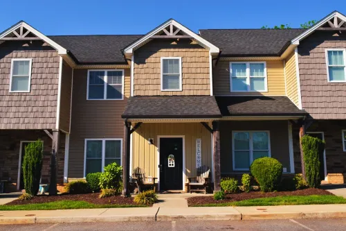 Welcome to your Home Away from Home! Spacious, pet friendly and 15 mins to LU. Hotels in Forest