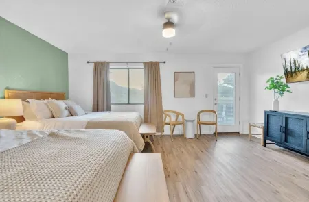 NEW Mountain View 4 BDRM Home with Pool & Spa, right on a Golf Course