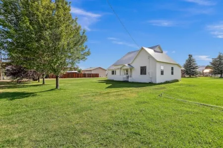 Remodeled Farmhouse near Silver Creek for fly fishing and Craters of the Moon Отели в г. Кэри