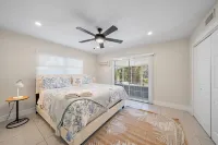 Renovated Modern Spacious Ranch with Pool near Siesta Key Beach and Downtown SRQ