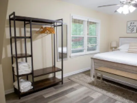 Alabama University Events, 5 bdrm Home by Lake, sleeps 14, 5 mil to Bryant/Denny Hotels in Northport