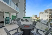 Luxury Condo On The Beach. Huge Private Balcony. 5-Star Amenities
