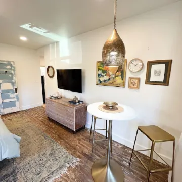 Citrus Studio 3 Relaxed Central Vibe