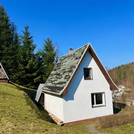 Gemütliche Berghütte mit Kamin im Erzgebirge Nahe Schwarzwassertal