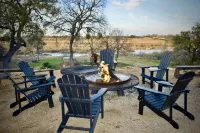 El Castell + El Castellito - on the Llano River (Sleeps 26+)
