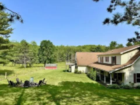 Alvie House: 5 min from Wisp&DCL, Outdoor Fire Pit, Fireplaces, Country Kitchen
